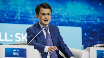 Фотография к новости: Мәжбүрлеп, заңға жүгінбейік. Мусин әлжелісін тек орысша жүргізетін компаниялар жайлы