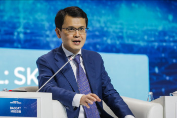 Фотография к новости: Мәжбүрлеп, заңға жүгінбейік. Мусин әлжелісін тек орысша жүргізетін компаниялар жайлы