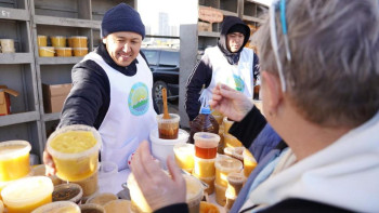 Фотография к новости: Астанадағы жәрмеңкеге 700 тоннадан астам өнім әкелінді