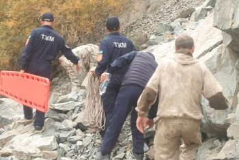 Фотография к новости: Жетісу облысының құтқарушылары балықшыға көмек көрсетті