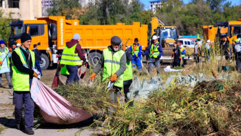 Фотография к новости: 60 мың шымкенттік сенбілікке шықты