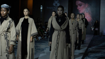 Фотография к новости: Ақтаудағы сән апталығында Томиристің образы ұлықталды