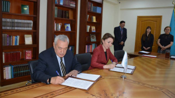 Фотография к новости: Қонаевтың жеке құжаттары Президент Архивіне өткізілді