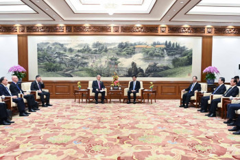 Фотография к новости: Ван Хунин қазақ-қытай қатынастарына жоғары баға берді