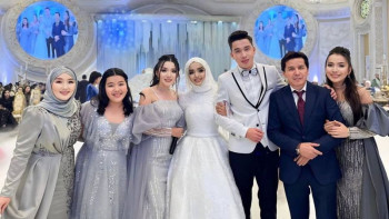 Фотография к новости: Абай Бегейдің ұлы тойға келгендерді ағыл-тегіл жылатты