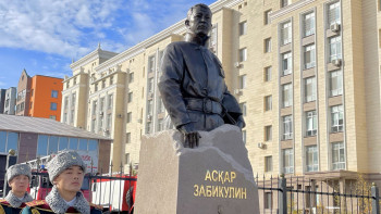 Фотография к новости: Асқар Забикулинге арнап ескерткіш орнатылды