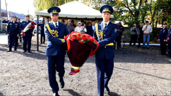 Фотография к новости: Қызметте жүріп, қаза тапқан өрт сөндірушіге ескерткіш тақта қойылды