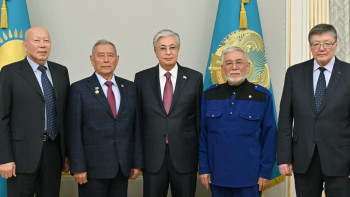 Фотография к новости: Президент геология саласының ардагерлерін қабылдады