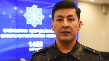 Фотография к новости: 860 мың теңге пара берген. Зергерлік бұйымды заңсыз әкелген азамат ұсталды