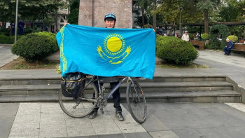 Фотография к новости: Елордалық тұрғын Республика күніне орай велосапар өткізеді