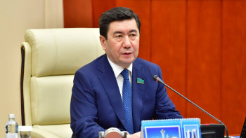 Фотография к новости: «Асығып отырсаңыз, боссыз»: Қошанов Мақсат Толықбайға ескерту жасады