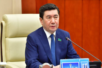 Фотография к новости: «Асығып отырсаңыз, боссыз»: Қошанов Мақсат Толықбайға ескерту жасады