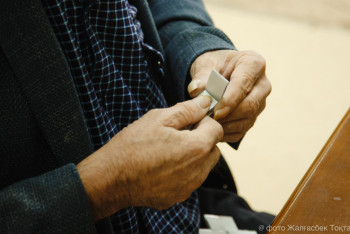 Фотография к новости: Зейнеткер жеті несие алып, интернет-алаяққа 21 млн теңге аударған