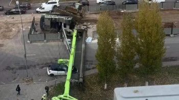 Фотография к новости: Астанадағы LRT: ауыр техника көліктің үстіне құлады