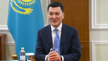 Фотография к новости: Ерлан Қарин Михаил Швыдкоймен кездесті