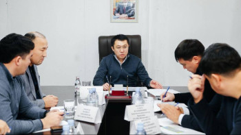 Фотография к новости: Қарабаев «Атырау-Астрахань» жол учаскесінде жиналыс өткізді