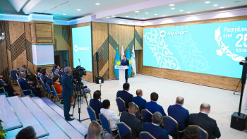 Фотография к новости: "Еңбегін ел мойындаған". AMANAT-та еңбек адамдарына мемлекеттік наградалар тапсырылды