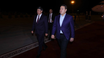 Фотография к новости: Әлихан Смайылов жұмыс сапарымен Бішкекке барды