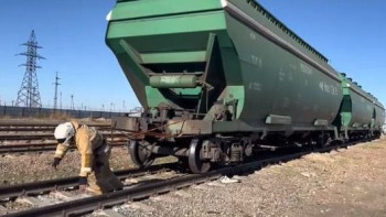 Фотография к новости: СҚО-да өрт сөндіруші 23 тонналық вагонды сүйреді