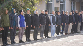 Фотография к новости: Алматыда жас сарбаздарды әскерге шығарып салды