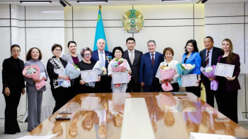 Фотография к новости: Республика күніне орай үкіметтік емес ұйымдардың өкілдері марапатталды
