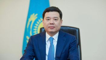 Фотография к новости: Бұрынғы Әділет министрінің елден қашпақ болғаны расталды