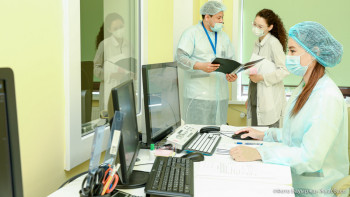 Фотография к новости: Дәрігер жиі бас жуудың зияны туралы айтты