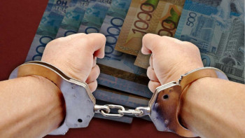 Фотография к новости: Жетісу полицейлері әлеуметтік желілер арқылы алаяқтық жасаған күдіктіні құрықтады