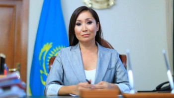 Фотография к новости: Қара жұмыстың бәрін әйелдер істейді, ал атақты еркек алады – Қарақат Әбден