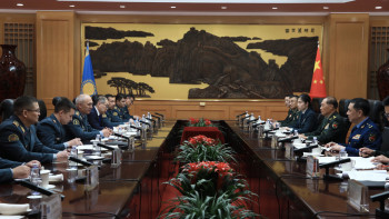 Фотография к новости: Жақсылықов Қытайдағы Сяншань форумына қатысып жатыр