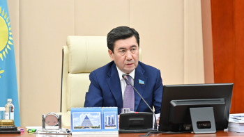 Фотография к новости: Қошанов: Депутаттар бюджеттің орындалуына жүйелі түрде бақылау жүргізеді