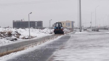 Фотография к новости: Астанада қар тазалау жұмыстары қарқынды жүргізілуде