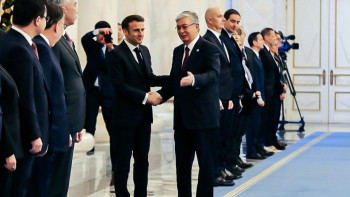 Фотография к новости: Ресей-Украина қақтығысы: Макрон Қазақстанның батыл шешімін қолдайтынын айтты