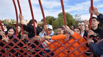 Фотография к новости: Түркістандықтар ел бірлігін бейнелейтін киіз үй тікті