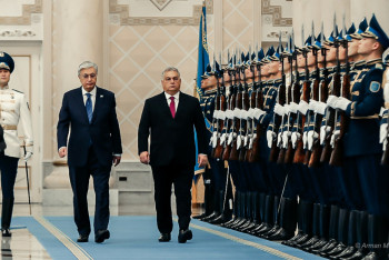 Фотография к новости: Президент Ақордада Мажарстан премьер-министрін қарсы алды