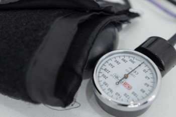 Фотография к новости: Бұдан былай МӘМС төлемейтіндер медициналық қызметтерден шеттетілуі мүмкін