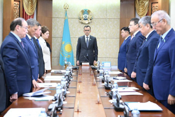 Фотография к новости: Сенат отырысы Қарағанды шахтасындағы кеншілерді еске алудан басталды