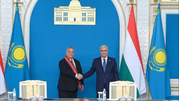 Фотография к новости: Тоқаев  Виктор Орбанды I дәрежелі «Достық» орденімен марапаттады