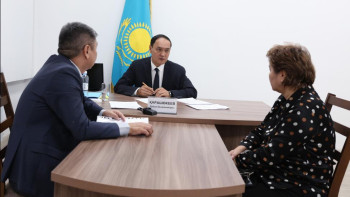 Фотография к новости: Ербол Қарашөкеев азаматтарды жеке мәселелерімен қабылдады