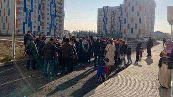 Фотография к новости: Алматыда 46 отбасы  жаңа тұрғын үй кешенінен пәтер кілтін алды