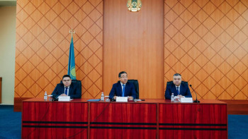 Фотография к новости: Ұранхаев Абай ауданының жаңа әкімін таныстырды