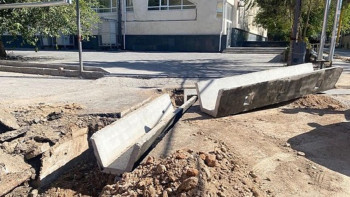 Фотография к новости: Шымкентте Тұран ауданындағы 33 көшеге ирригациялық арық салынды