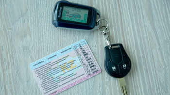 Фотография к новости: Астанада жүргізуші куәлігі 280 мың теңгеден сатылып келген. Депутат ережені өзгертуді ұсынды