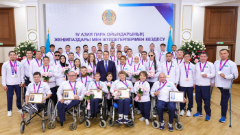 Фотография к новости: Смайылов IV Азия Пара ойындарының жеңімпаздарымен және жүлдегерлерімен кездесті