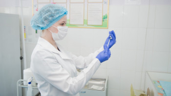 Фотография к новости: Қазақстандықтар вакцинадан не себепті қорқады? Дәрігер жауап берді