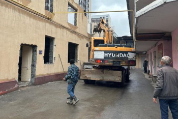 Фотография к новости: Алматыда тағы бір құрылыс нысаны бұзылып жатыр