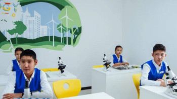 Фотография к новости: 153 мың қазақстандық оқушы жөндеуден өткен мектептерде білім алып жатыр