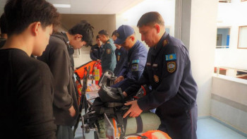 Фотография к новости: ТЖ министрі Сырым Шәріпханов студенттермен кездесті