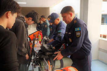 Фотография к новости: ТЖ министрі Сырым Шәріпханов студенттермен кездесті