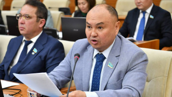 Фотография к новости: Үй-күйі жоқ, пәтер жалдап жүрген азаматтар мемлекеттің көмегінің ұшын да көрмейді - депутат